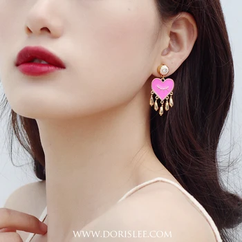 

Illustration of love water drop earrings stud ear