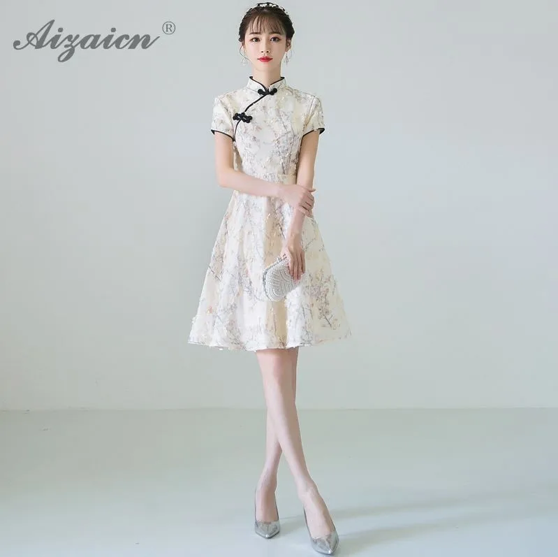 

2019 New Embroidery Flower Cheongsam China Champagne Color Daily Dresses Qi Pao Women Traditional Chinese Evening Dress Qipao