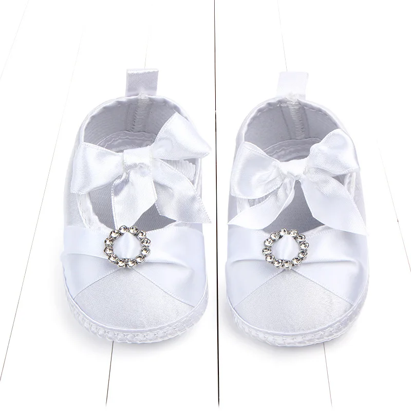 Обувь для крещения новорожденных; белая кружевная обувь с цветочным узором для маленьких девочек; нескользящая обувь для малышей; простая и Крестильная детская обувь