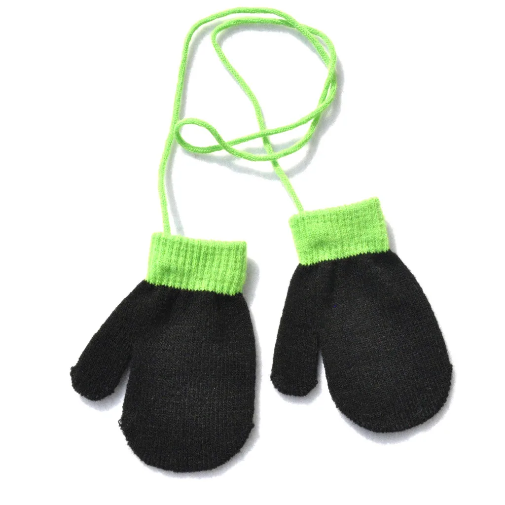Зимние вязаные перчатки для маленьких мальчиков и девочек; теплые Полосатые варежки с длинными пальцами; перчатки для детей; детские перчатки с подвеской на шее