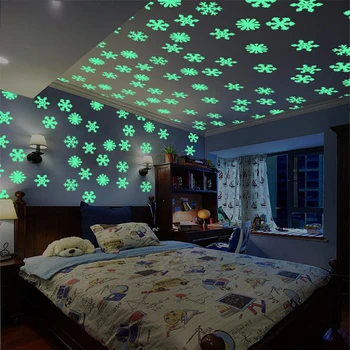 

50pcs In The Dark Glow Snowflake Window Decorations Fluorescent Lamp Plastic Stickers Christmas Children Bedroom Decoration