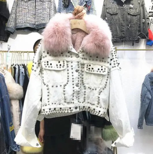 Pink Fake fur collar Новинка года; зимняя короткая джинсовая куртка в Корейском стиле, украшенная бусинами и заклепками, с отстегивающимся воротником из лисьего меха - Цвет: Pink Fake fur collar