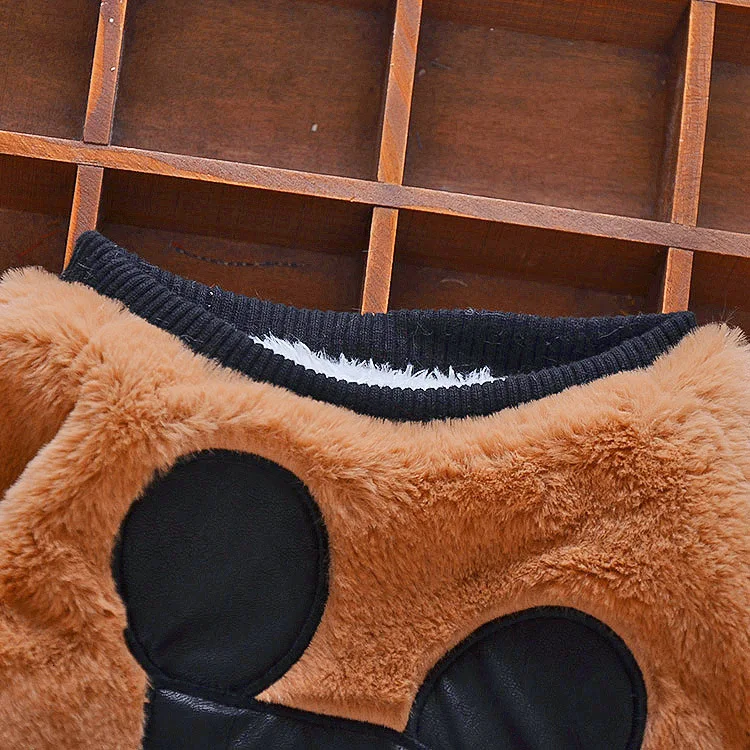 4573075112_1702989597