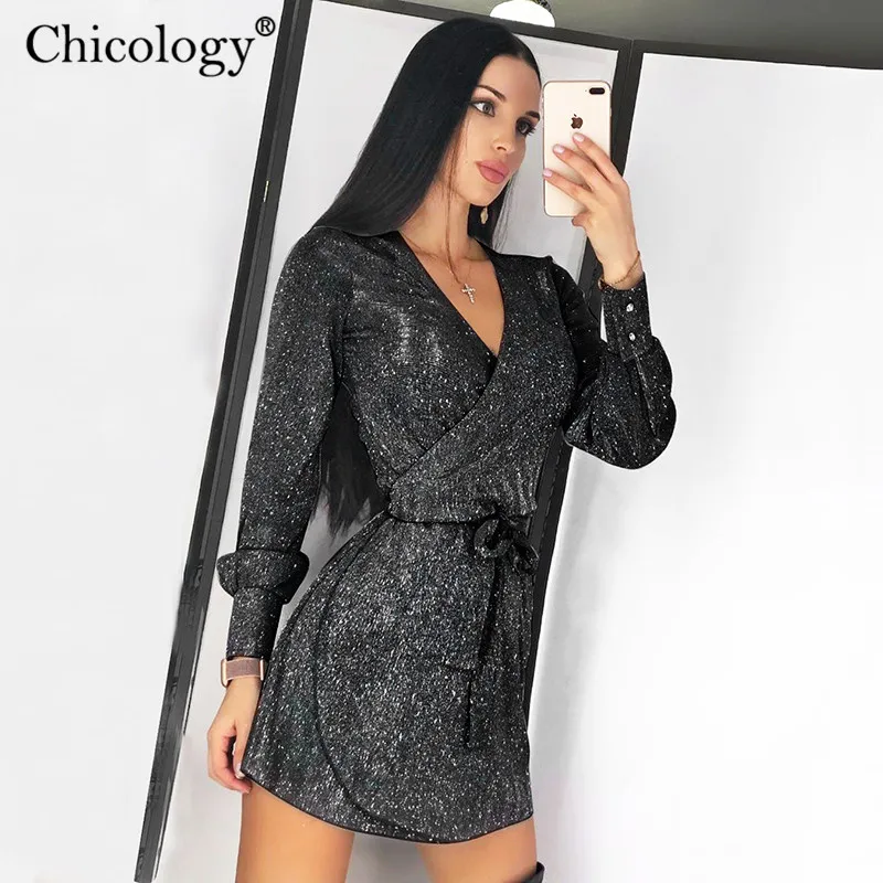 Женское мини платье с v образным вырезом Chicology блестками на шнуровке длинным
