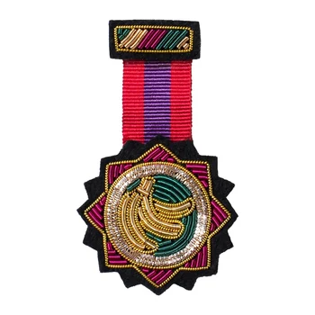 

Hand Embroidery Badge Creative Banana Medal Badge Pin Fixed Clothes Decoration Brooch High-end Female Accessories