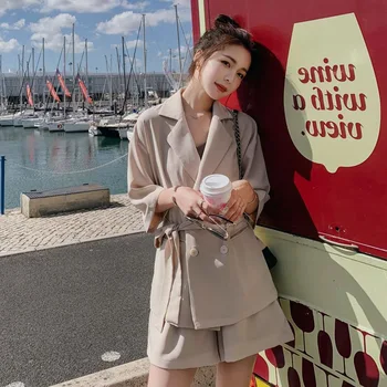 

Photo Shoot CHIC Elegant Ol Haze Blue Double Breasted Waist Hugging Lace-up Small Suit High-waisted Wide-Leg Shorts Online Celeb