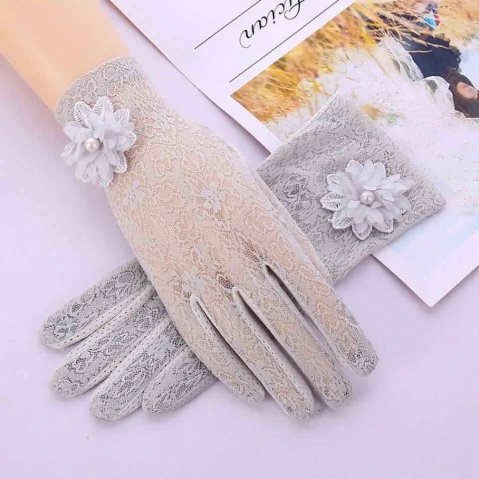 

Lace Summer Sun Short Wrist Gloves Spring Fashion Touch Screen UV Sunscreen Car Driving Gloves Women Flower Pearl Gloves