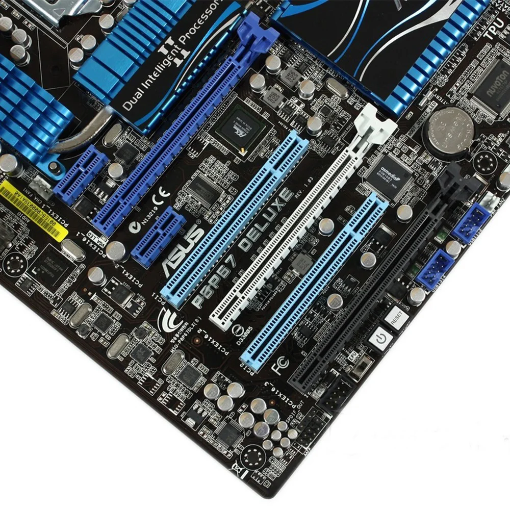 Asus P8P67 Deluxe Intel P67 Оригинальное б/у настольное гнездо для материнской платы LGA 1155 Core i7/Core i5/Core i3 DDR3 32G ATX