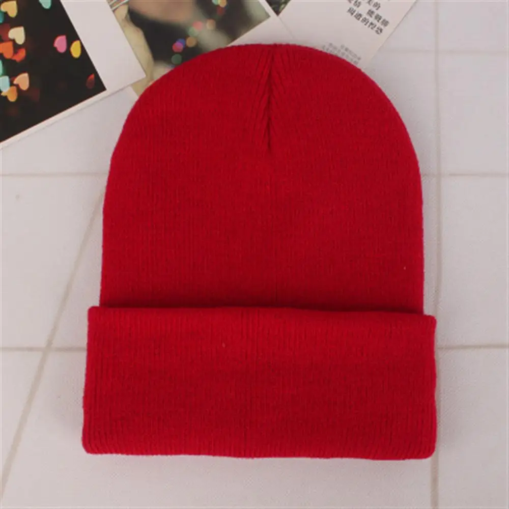 Популярные зимние женские шапочки, вязаные однотонные милые шапки для девочек, осенняя Женская Шапка-бини, теплые шапки, повседневная женская шапка - Цвет: Red