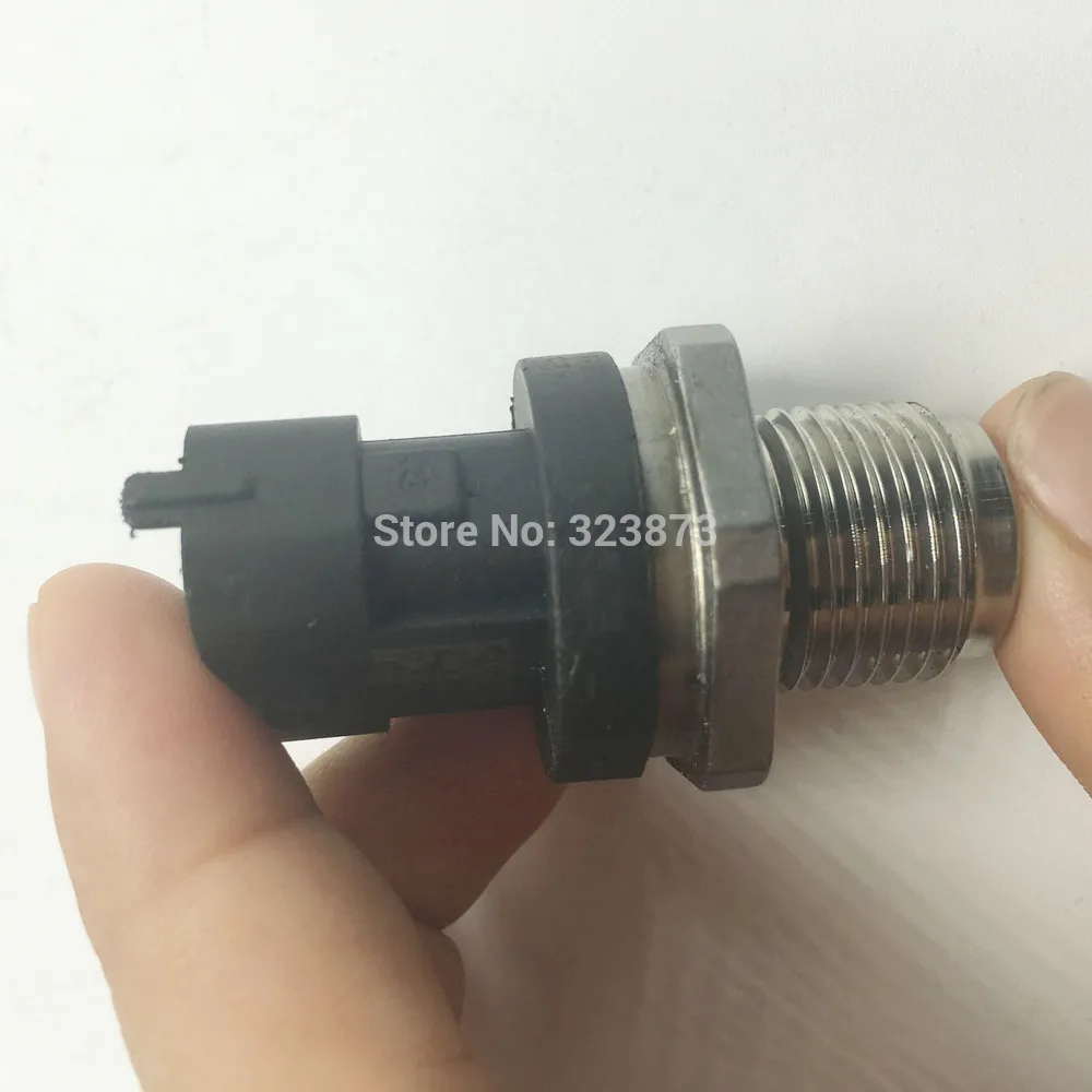 High Quality 1800 Bar Fuel Pressure Sensor 0281002937 0281002706 0281002903 For Cummins for Volvo Iveco Man for Fiat Rena .