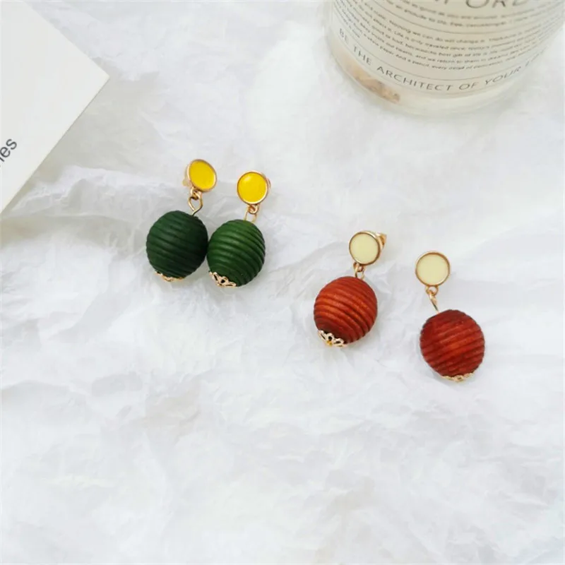 

Individual character numerous stripe round bead earring makings female round oil earring is acted the role of Korea web celebrit