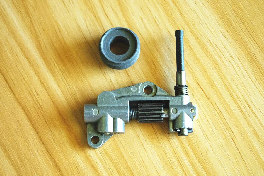 Oil Pump Assembly for Shindaiwa 488 490 575 577 695 Chainsaw Oiler Pump