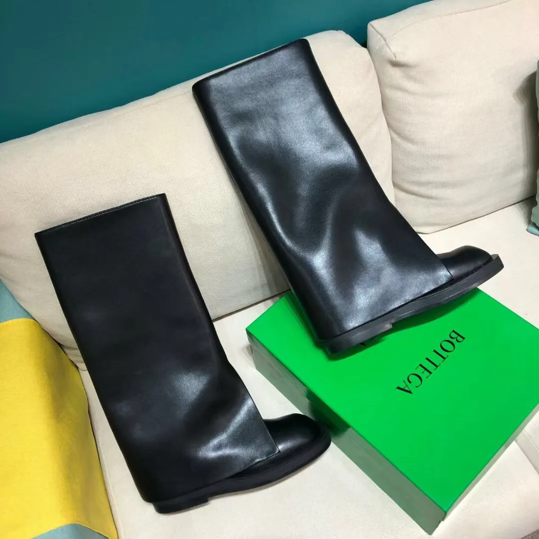 2021 겨울 부츠 모든 가죽 중반 뒤꿈치 암소 가죽 무릎 높은 부츠 여성을위한 casuel 스타일 패션 부츠에 미끄러 져