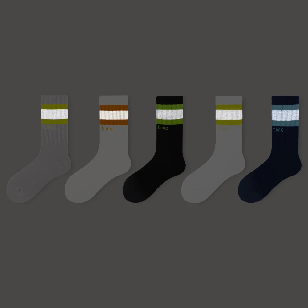 3 Pairs/lot Autumn Winter Night Reflect Light Fluorescence Sport Street Skateboard Fashion Woman Socks Man Middle Tube Socks