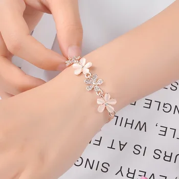 

In Japan and South Korea New Style Simple Series Small Flower Bracelets Opal Bracelets Jewelry Manufacturers Wholesale Online Ce