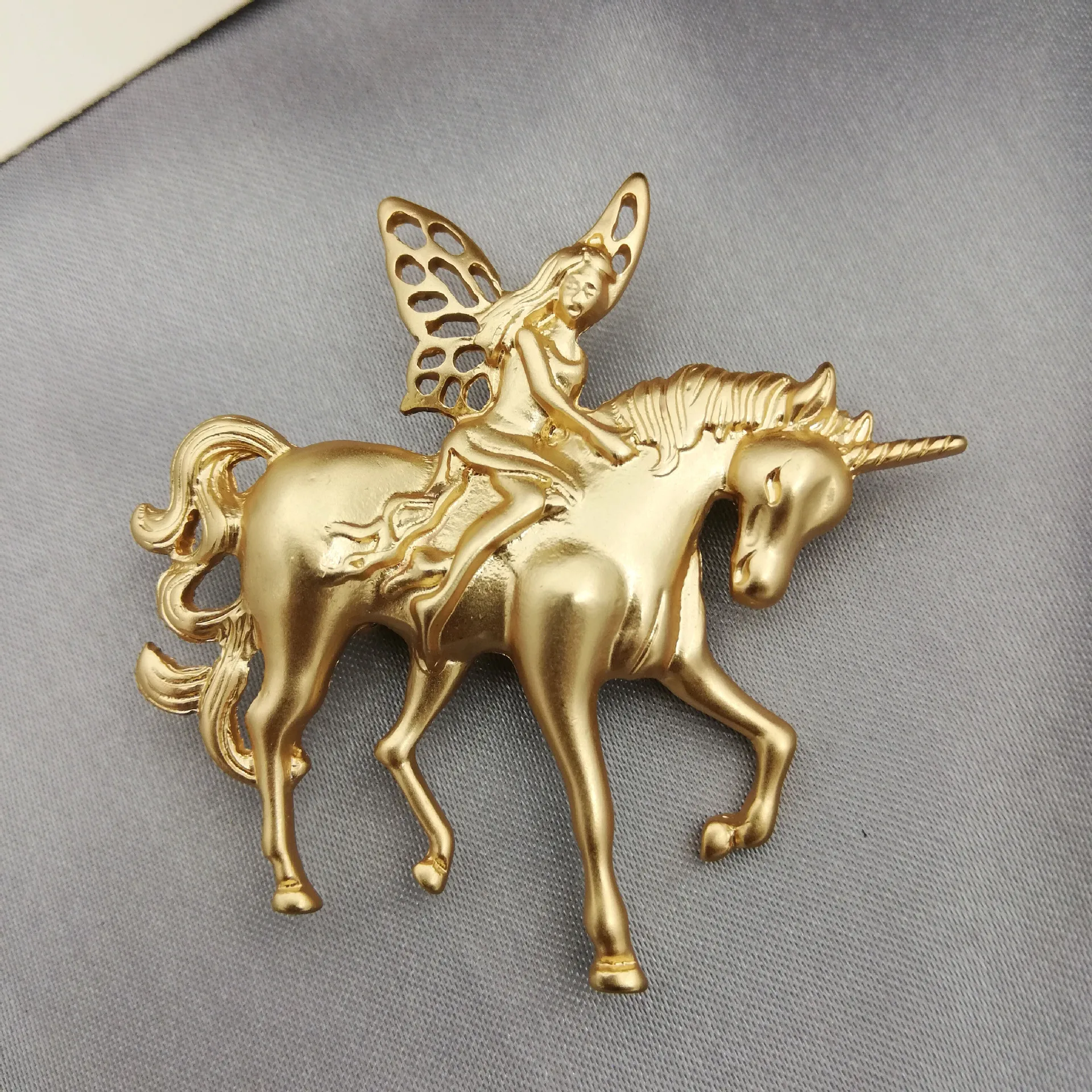 Винтажная матовая Золотая цветная мультяшная Фея Брошь в виде единорога значок