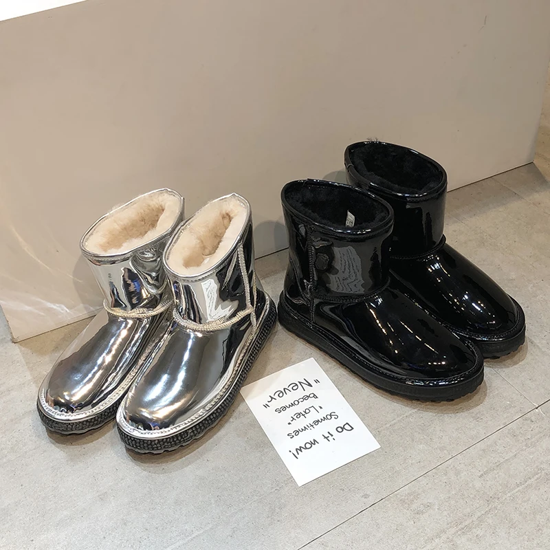 Блестящие женские зимние ботинки; Цвет черный, серебристый; повседневные водонепроницаемые плюшевые ботильоны; коллекция года; зимняя теплая женская обувь