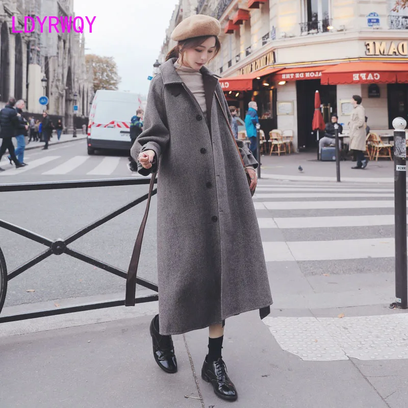 

Hepburn wind cloth coat female long qiu dong outfit more popular new temperament over-the-knee woolen cloth coat