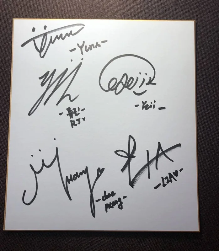 ITZY 签名板 08232019