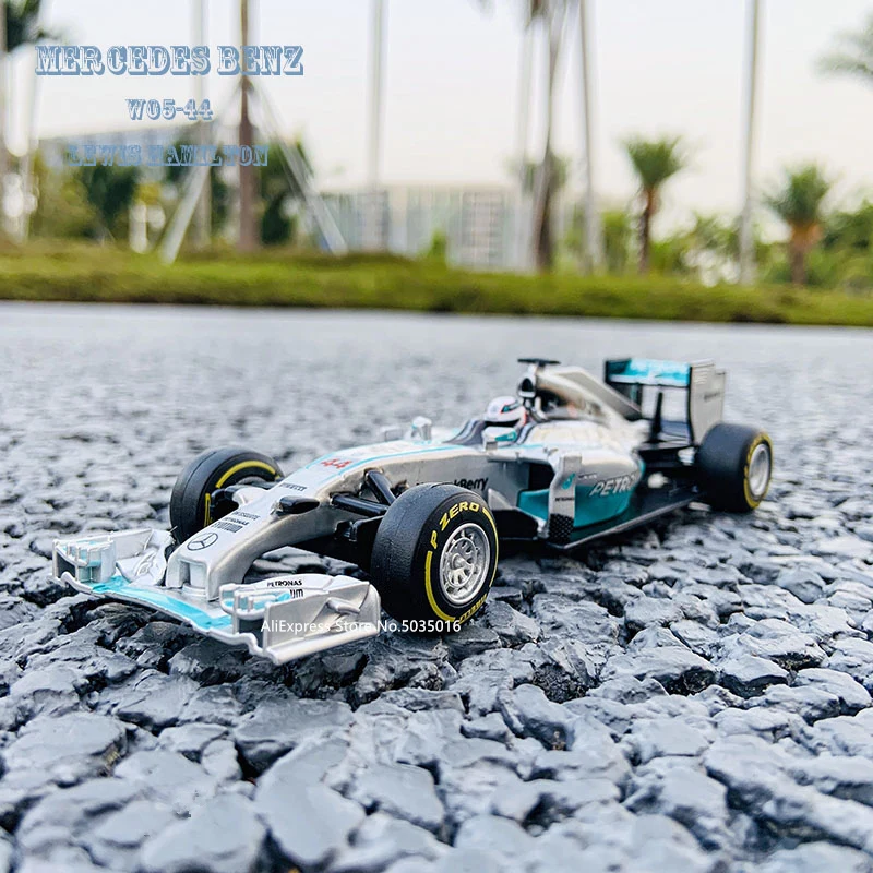 Bburago 132 Mercedesbenz W0544 Lewis Hamilton F1 Car With Acrylic