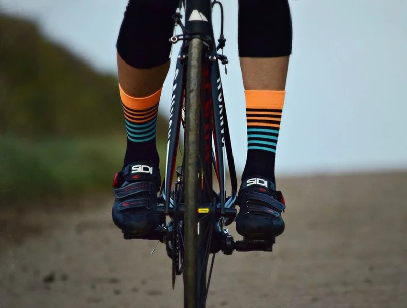 6 цветов, модные велосипедные носки, Новые велосипедные носки для мужчин и женщин, профессиональные дышащие спортивные носки, баскетбольные Носки