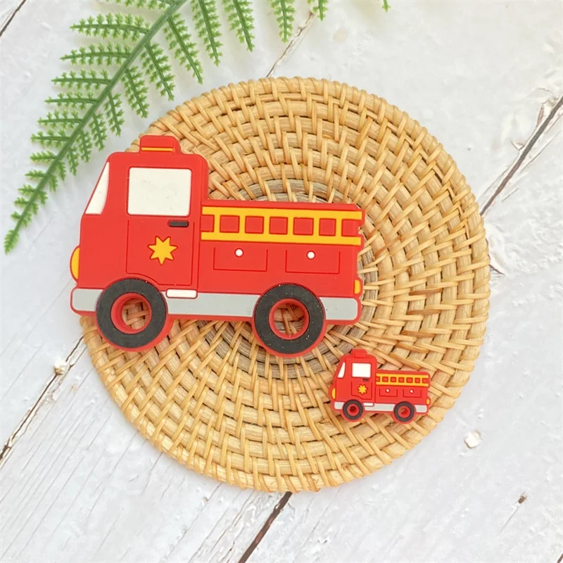 1 개 BPA 무료 실리콘 구슬 소방 트럭 자동차  Teether DIY 액세서리  젖니 목걸이 씹기 실리콘 Teether