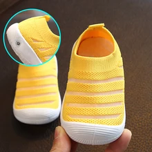 Chaussures en maille avec son pour bébé, respirantes, confortables, antidérapantes, à semelle souple