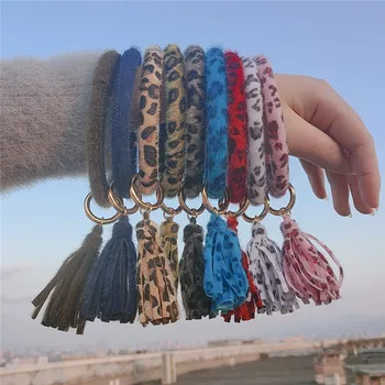 

2020 New Fasion Fuzzy Lepard Print Round Tassel Bracelet Bangle Keychain Men Women Keychain For Best Friends Gift Winter