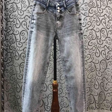 Новинка года; сезон осень-зима; женские джинсы с декоративными пуговицами; 1223