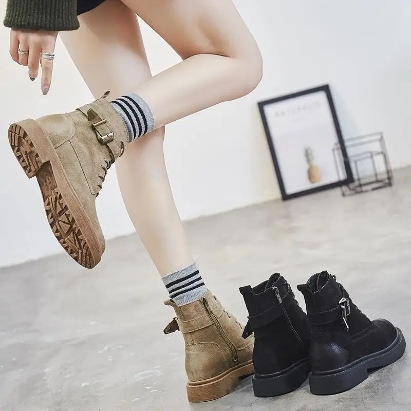 

Martin boots female British wind winter plus velvet students Korean version of the wild short boots women spring and autumn new