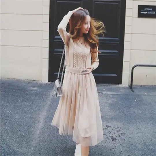 Женское длинное трикотажное платье с длинным рукавом бежевое платье-свитер зима