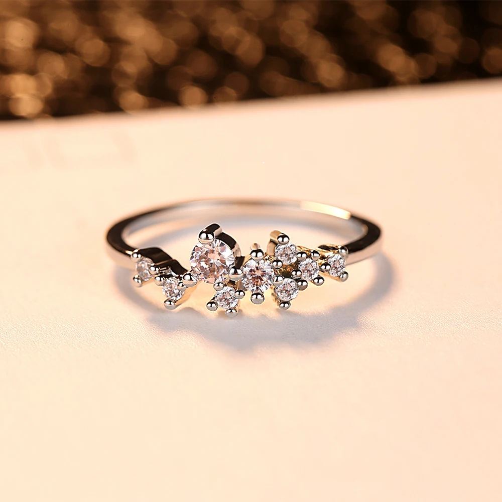 

Women Rings Fashion Design Zircon Ring Fashion Party Wedding Gift Charm Personality Silver Glamorous Ladies Jewelry Accessories