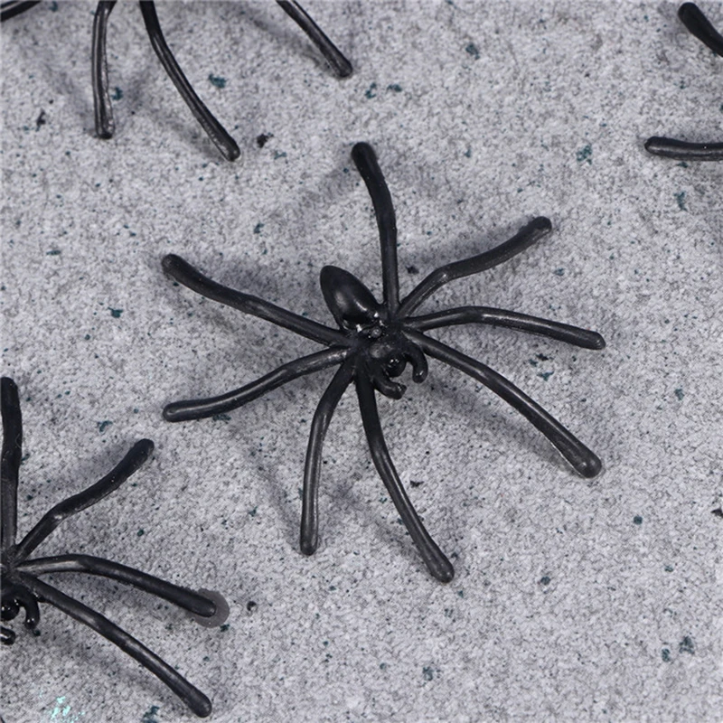 100 pcs Plastic Fake Spider Practical Jokes Props Realistic Spider for Prank Halloween Party Decoration