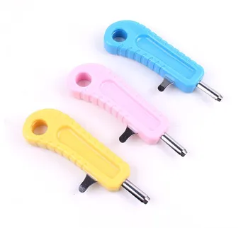 

Plastic Walnut Clip Sheller Chestnut Bottle Opener Multifunctional Chestnut Opener Nut Clip