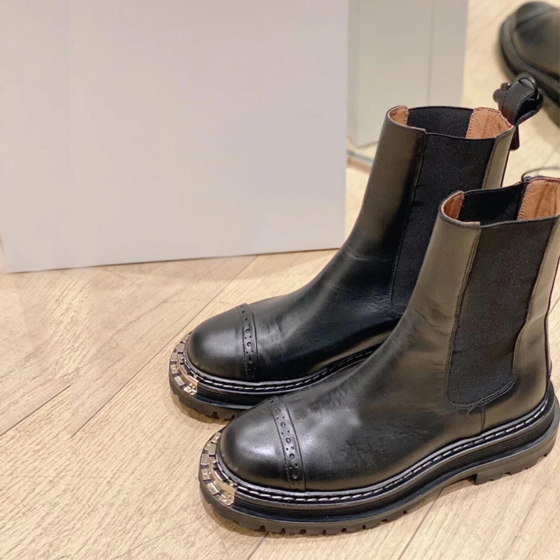 

2021 New Black Leather Chelsea Boots For Women Platform Shoes Women Winter Boots Women Carved Bullock Botines Mujer