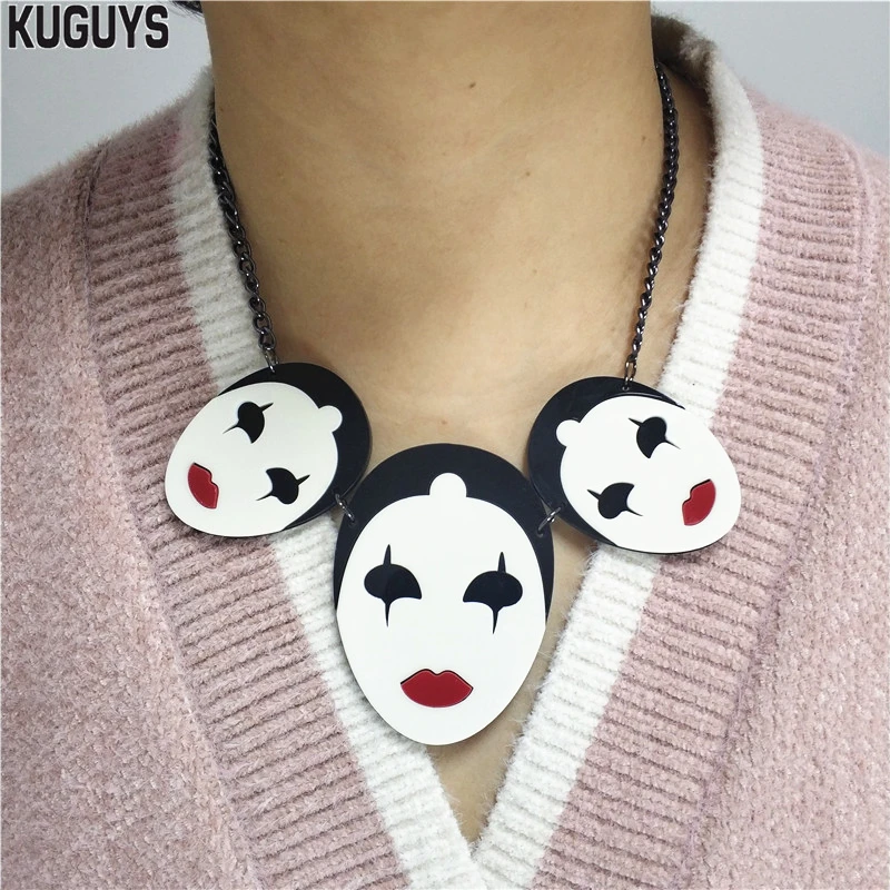 KUGUYS Joker-Clown-Anhänger-Halskette für Damen, Acryl-Statement-Schmuck, Halloween, einzigartiges Zubehör – Detail 2