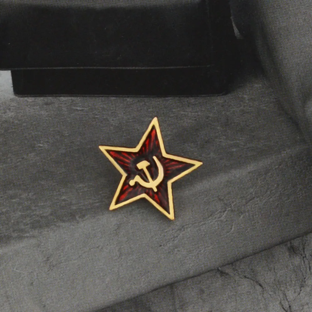 

Red Star Hammer Sickle Communism Emblem Brooch Soviet Union Symbol Ussr Enamel Pin Patriotism Lapel Clothing Coat Accessories