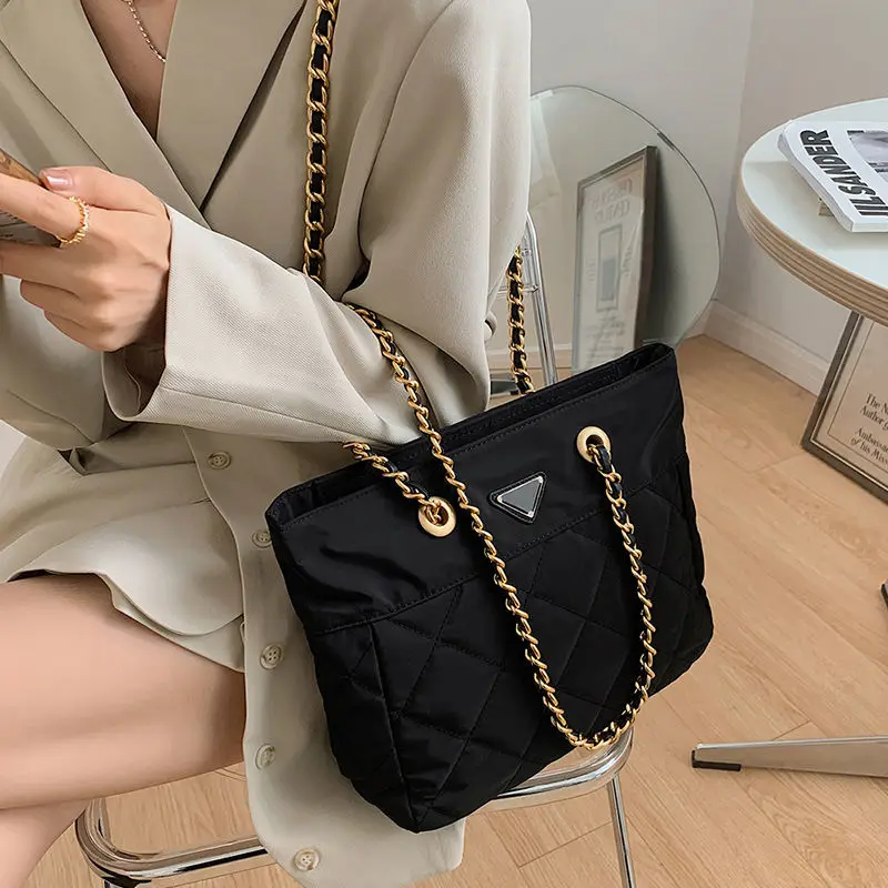 

2020 new brand designer large capacity nylon waterproof fabric shoulder bag diamond lattice chain black diagonal female bag