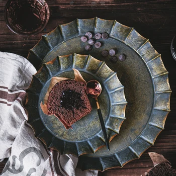 

KINGLANG Unique Floral Rim Handcrafted Vintage Antique Metal Tray Round Iron Rustic Retro Tray For Home Church Party Products