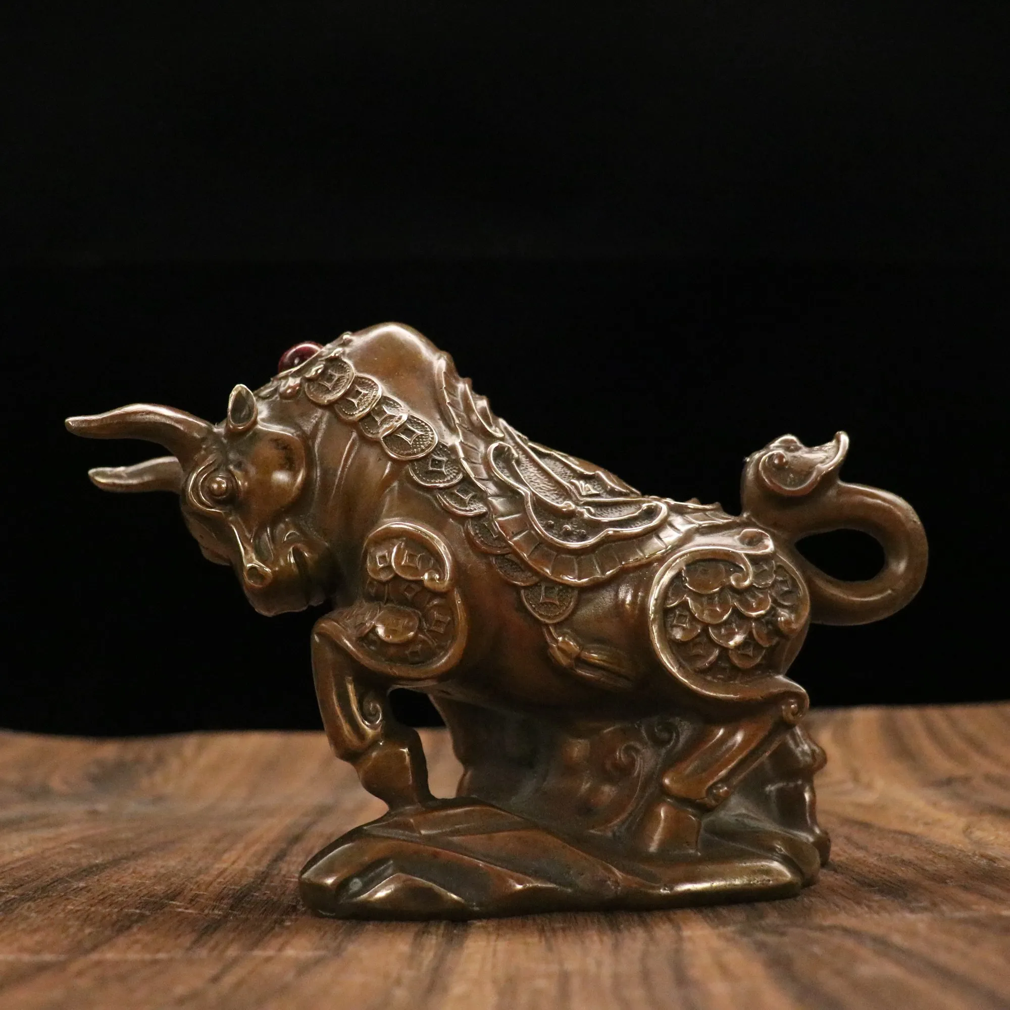

7"Tibetan Temple Collection Old Bronze mosaic Gem coin struggle cow Zodiac Ox Statue Gather fortune Bullish office ornament