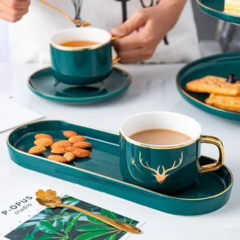 

Vintage European Coffee Cup Set Porcelain Creative High Red Tea Cups with Handle Saucer Vasos Con Tapa Home Drinkware OO5BD