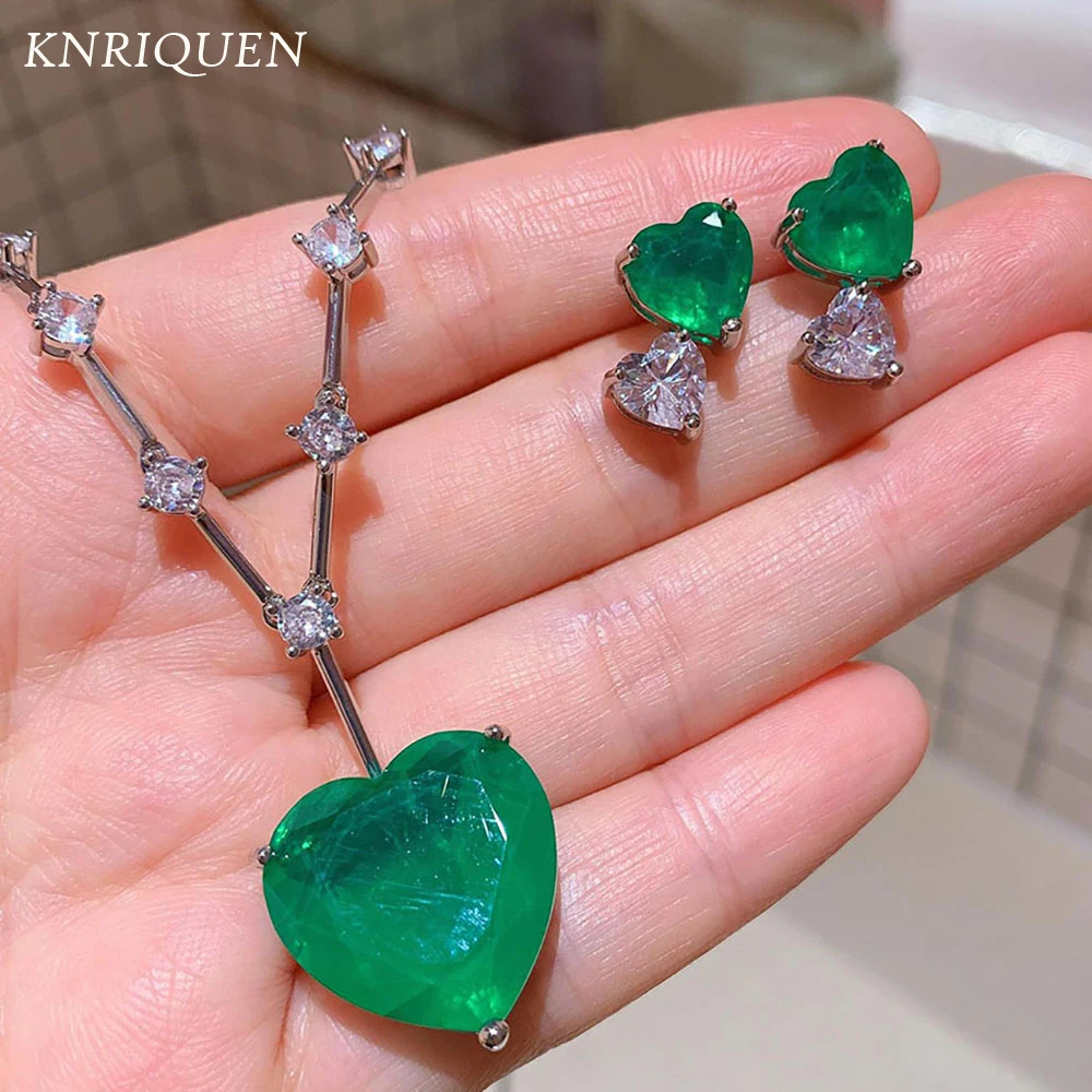 Emerald Green Heart Earrings | Momo - Twice - Fashion Chingu