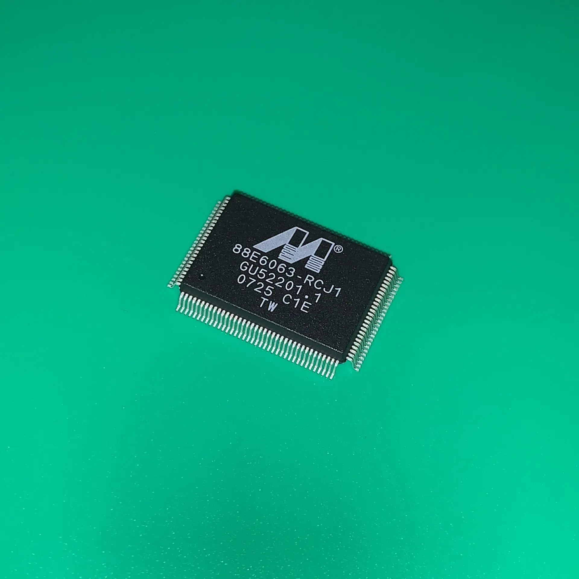 88E6063-C1-RCJ1I000 QFP128 88E6063-RCJ1 7-Порты и разъёмы Быстрый Ethernet-коммутатор с 802.1Q 88E6063C1RCJ1I000