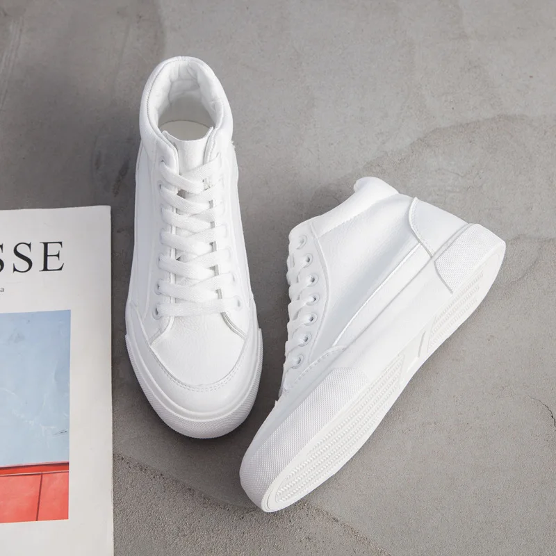Новые стильные белые кроссовки Женская дышащая обувь для отдыха популярная обувь высококачественные модные женские белые черные кроссовки