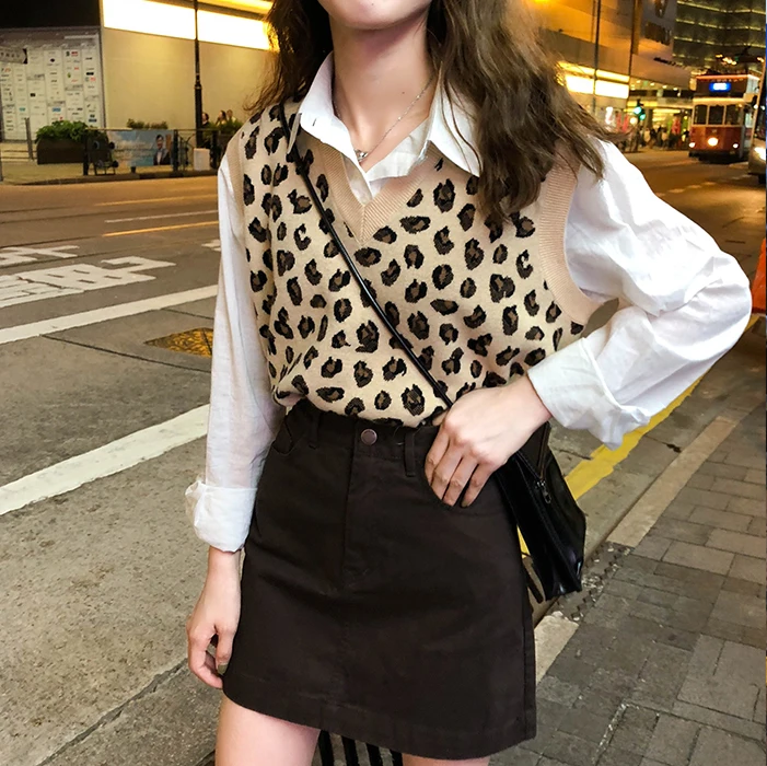 New leopard vest knitted female Vintage Oversize Spring Autumn Women Vest Wool Sweater Vests Poullovers Sleeveless Female Vest
New leopard vest knitted female Vintage Oversize Spring Autumn Women Vest Wool Sweater Vests Poullovers Sleeveless Female Vest