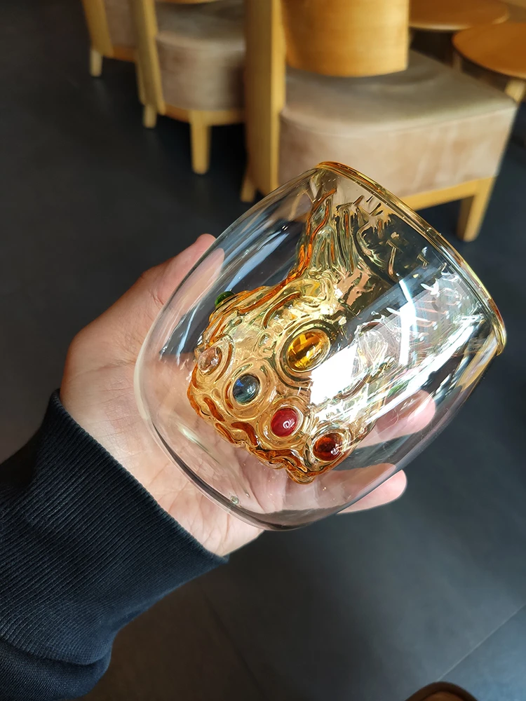 

New Creative Infinite Gloves Water Cup Cat's Claw Double-Layer Glass, Manway Birthday Gift of Avenger Alliance Coffee Cup
