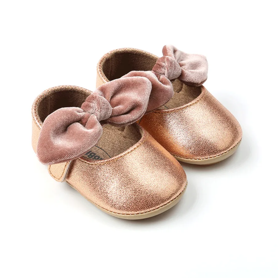 Обувь для новорожденных девочек; мягкие пинетки для новорождённых из искусственной кожи; повседневные нарядные туфли принцессы с бантом для свадебной вечеринки
