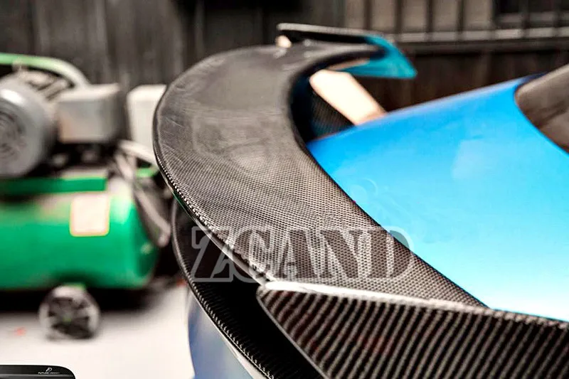 W117-CLA---Revo-style-Carbon-Trunk-Spoiler-03