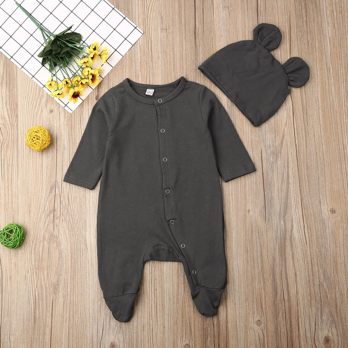 Комплект из 2 предметов для новорожденных мальчиков и девочек, Осенний хлопковый Одноцветный комбинезон с длинными рукавами и пуговицами+ шапка, комплект одежды