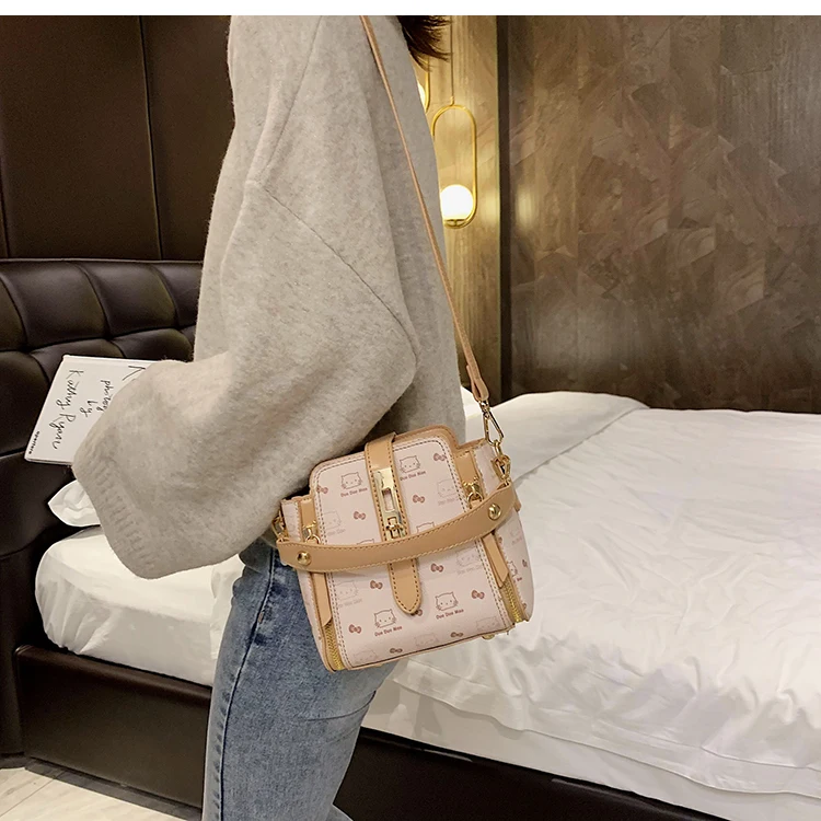 European and American Fashion Autumn and Winter New Wild loui vuiton Messenger Bag Old Flower Foreign Women Handbag